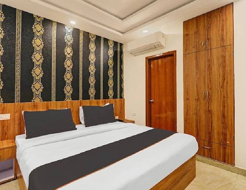 Hotel Orchid Deluxe Room 6