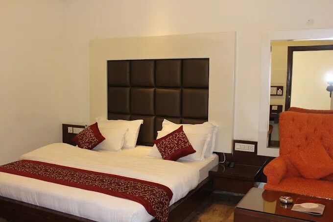 Orchid Resort Deluxe Double Room 4