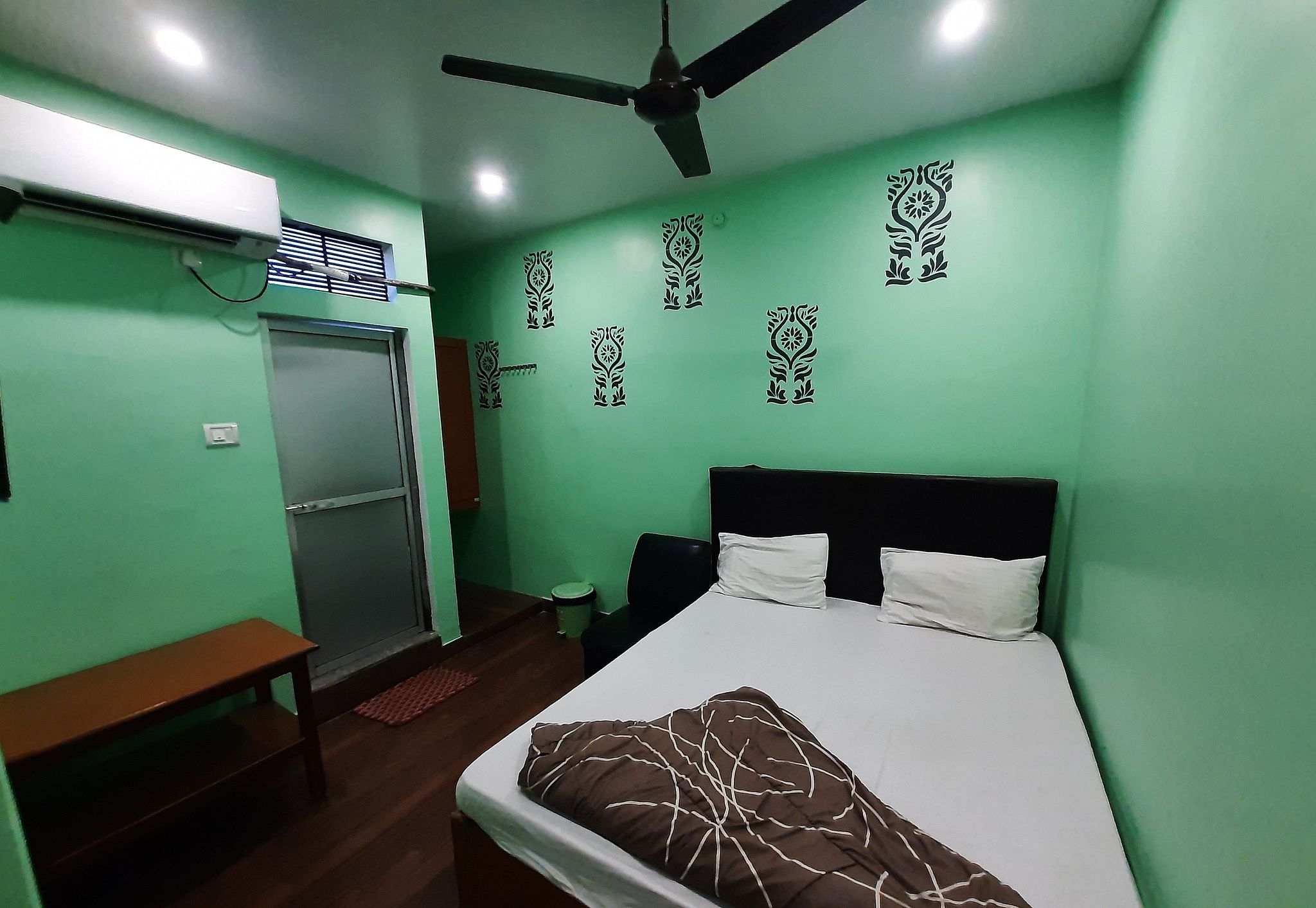 Hotel J.J. Residency Basic Room ( Non AC ) 2