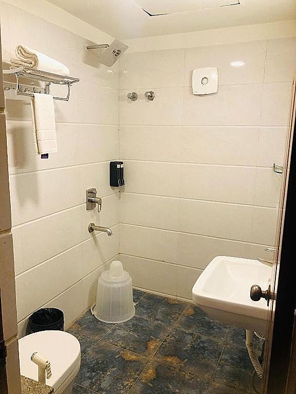 Astra Hotels and Suites - Kadubeesanahalli Premium Double Room 4