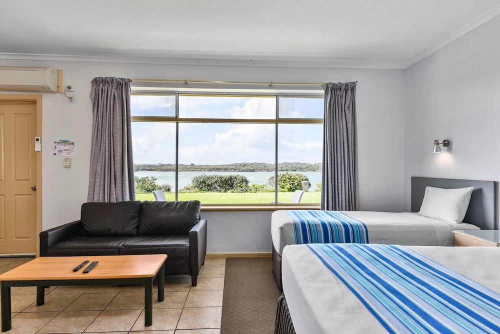 Comfort Inn Robe Room, Multiple Beds, Non Smoking (Efficiency) 3