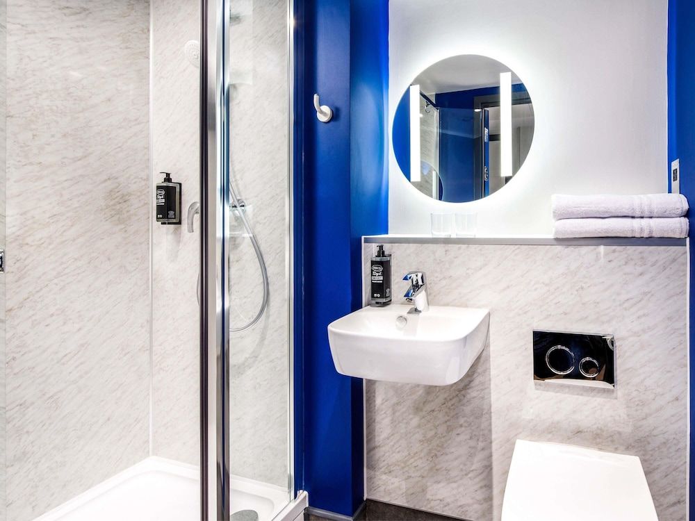 ibis budget Manchester Airport Standard Twin Room, 2 Twin Beds 5