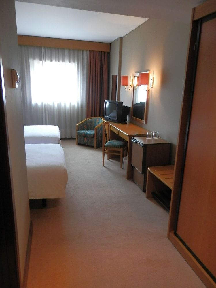 Hotel Via Norte Twin Room 8