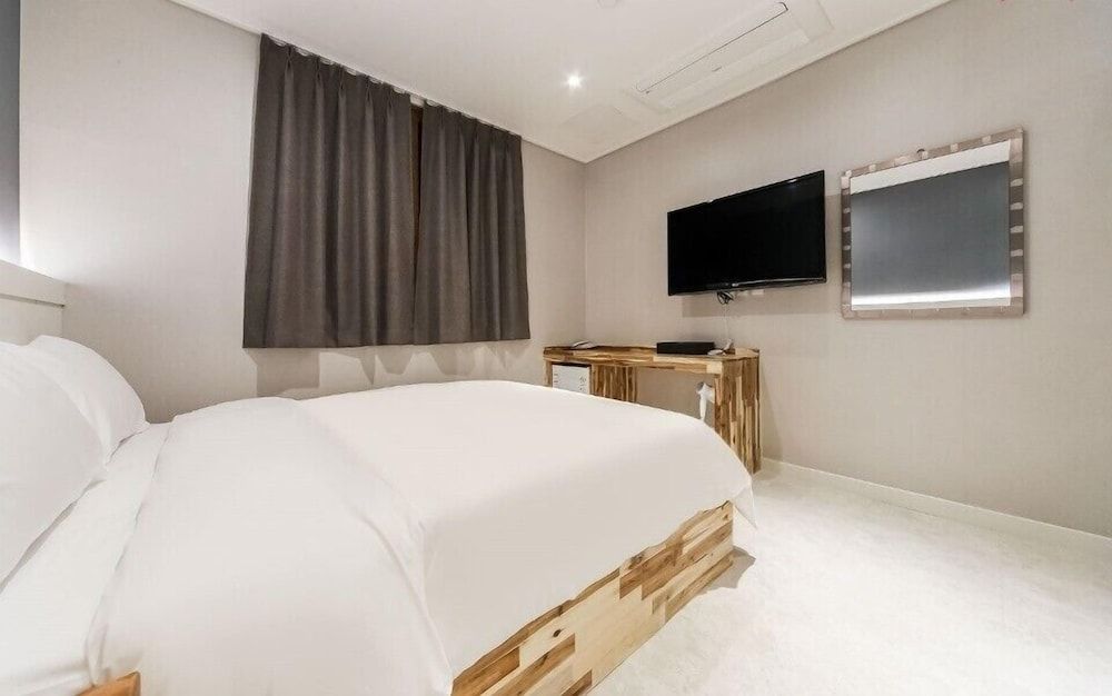 Vallas Hotel & Guest house Standard Double Room (No Breakfast served on Monday/ Saturday/Sunday) 5