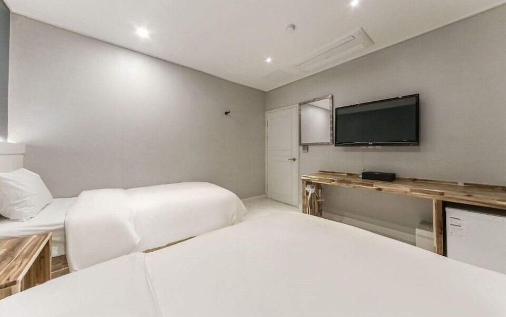 Vallas Hotel & Guest house Standard Twin Room (No Breakfast served on Monday/ Saturday/Sunday) 4