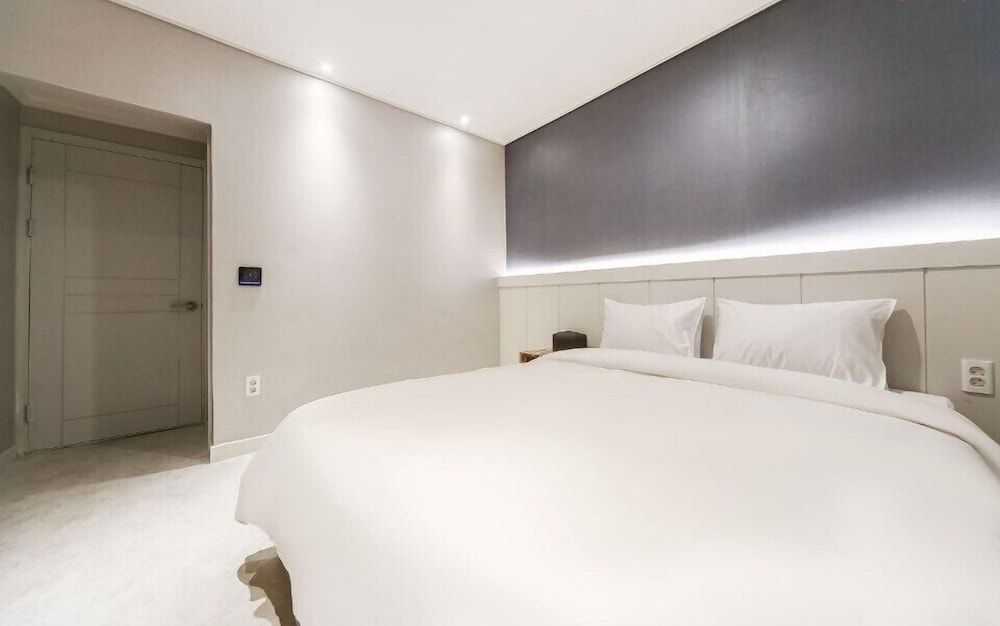 Vallas Hotel & Guest house Standard Double Room (No Breakfast served on Monday/ Saturday/Sunday) 3