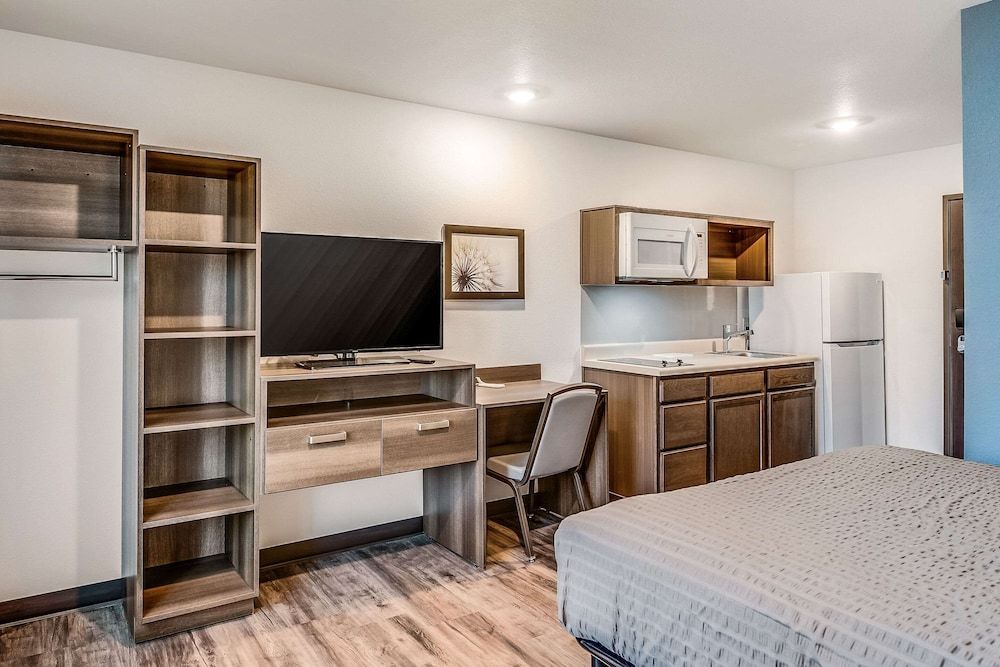 Woodspring Suites  West Des Moines Standard Room, 1 Queen Bed, Non Smoking 7