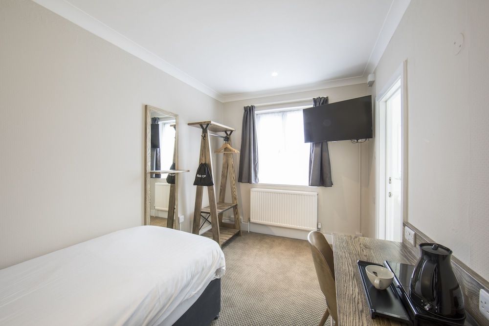 Half Moon, Sherborne by Marston's Inns Single Room 3