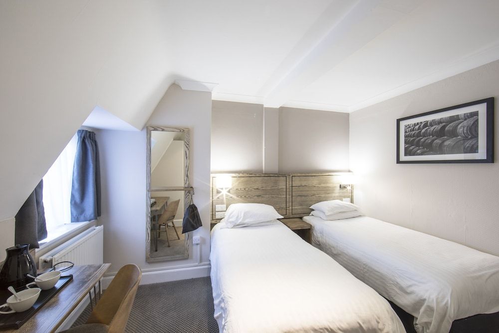 Half Moon, Sherborne by Marston's Inns Twin Room 4