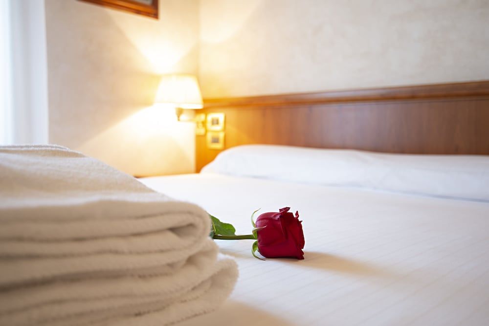 Hotel Corte Regina Double Room, Partial Lake View 2