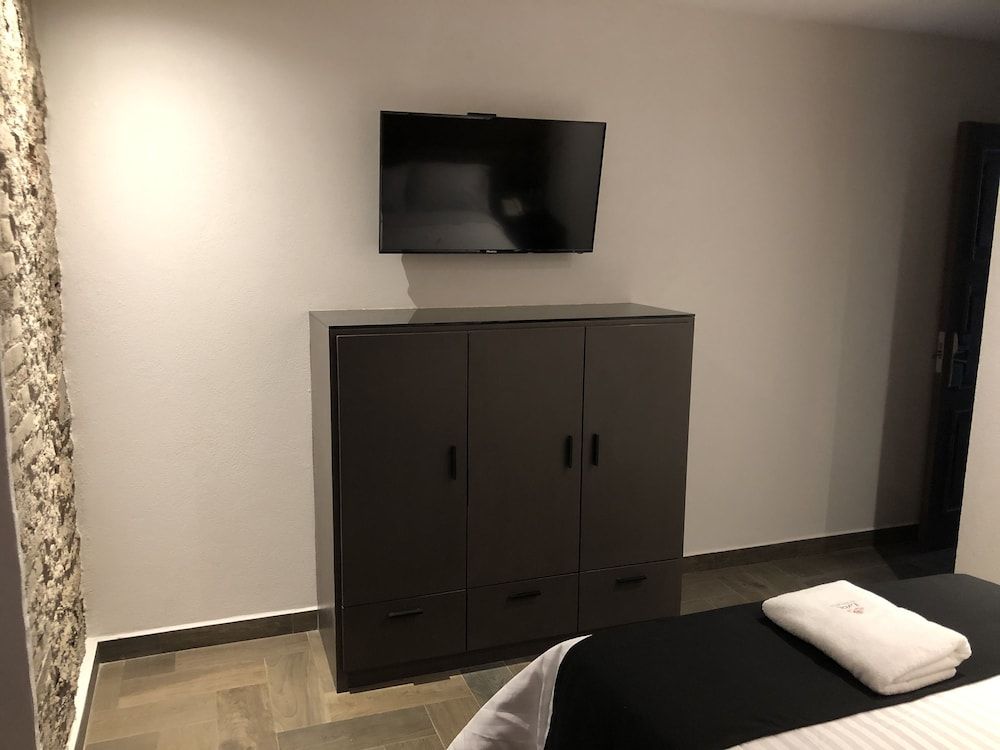 Hotel Isabel Standard Double Room, 1 Double Bed, Courtyard View 7