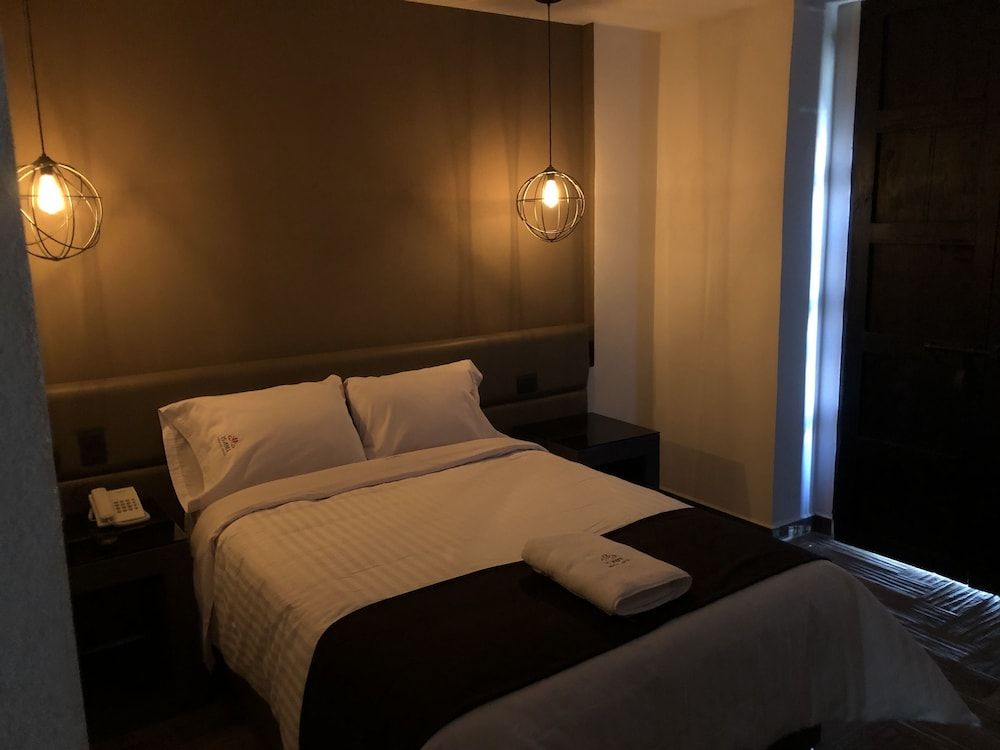 Hotel Isabel Standard Double Room, 1 Double Bed, Courtyard View 4
