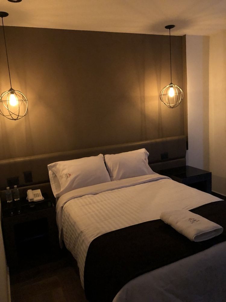 Hotel Isabel Standard Double Room, 1 Double Bed, Courtyard View 5