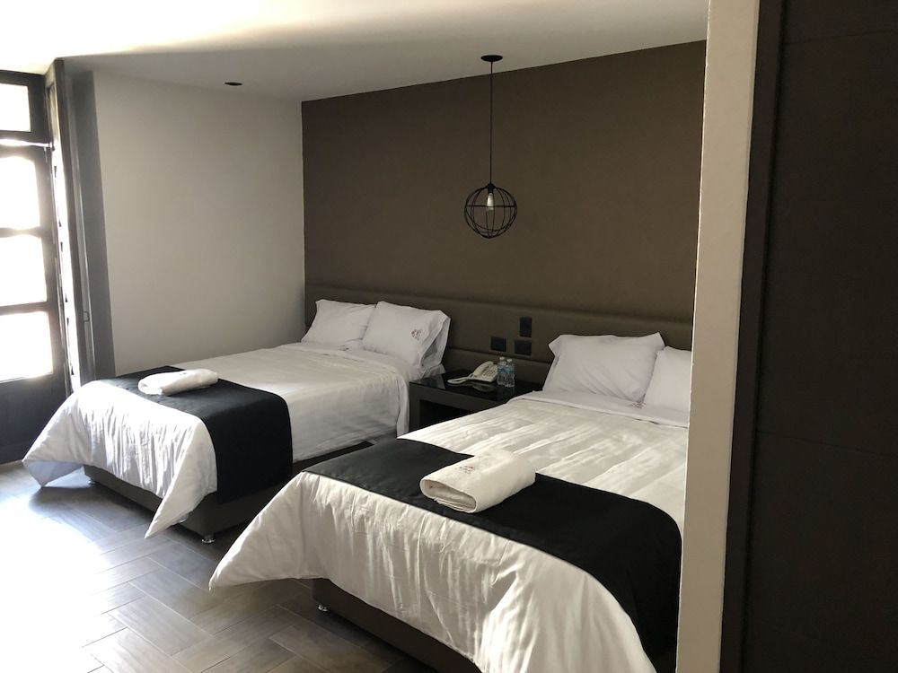 Hotel Isabel Standard Double Room, 2 Double Beds, Courtyard View 7