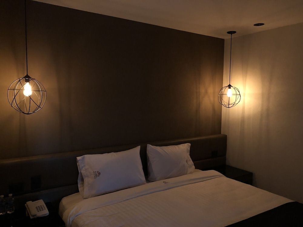 Hotel Isabel Superior Room, 1 King Bed, Courtyard View 3