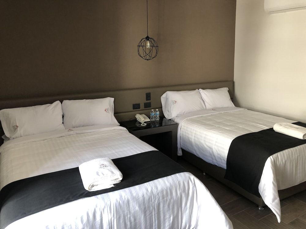 Hotel Isabel Standard Double Room, 2 Double Beds, Courtyard View 3