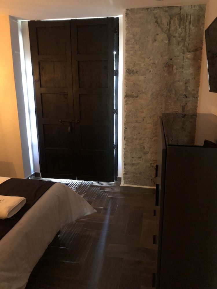 Hotel Isabel Standard Double Room, 1 Double Bed, Courtyard View 8