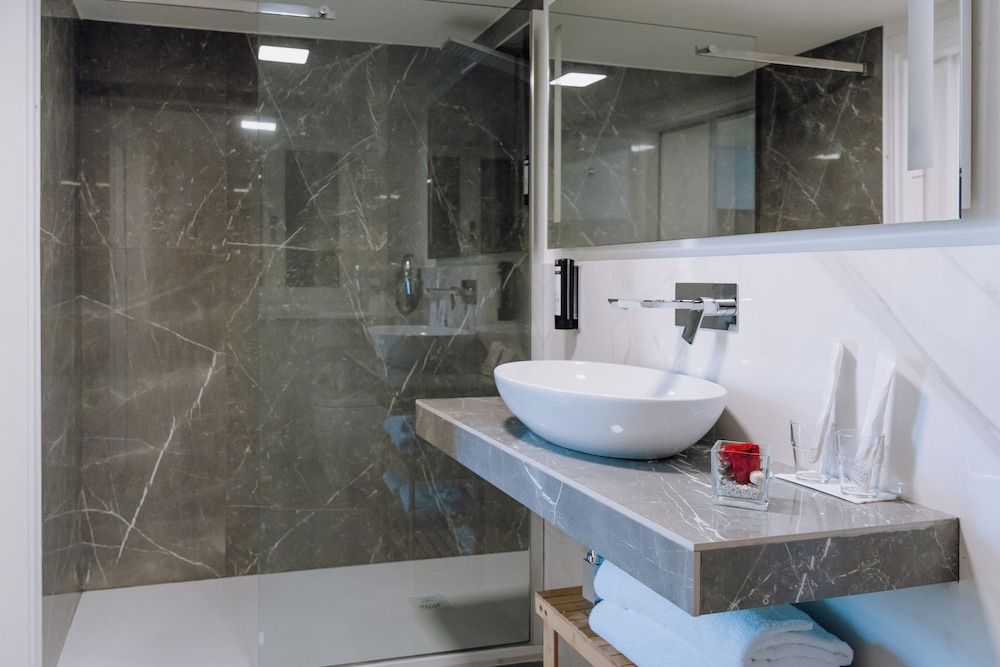 Navona Style Standard Double or Twin Room 11