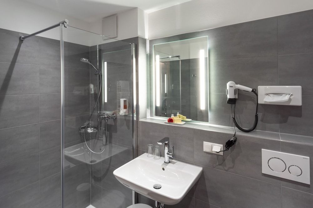 Hotel Elysee Superior Double Room 8