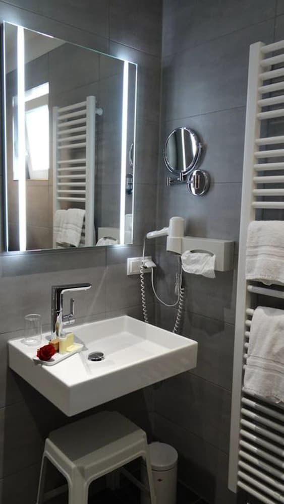 Hotel Elysee Comfort Double Room 2