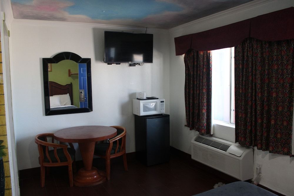 City Center Motel Economy Room, 2 Queen Beds 11