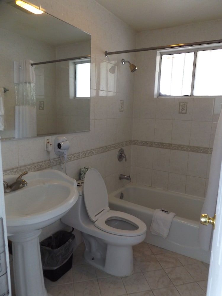 City Center Motel Basic Room, 1 Queen Bed 10