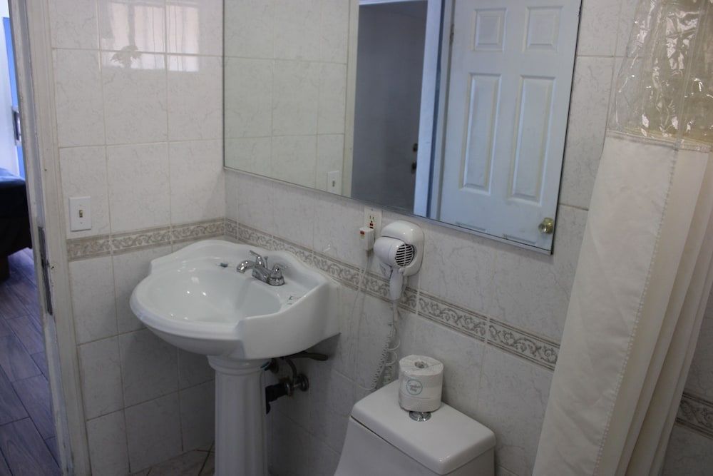 City Center Motel Basic Room, 1 Queen Bed 8