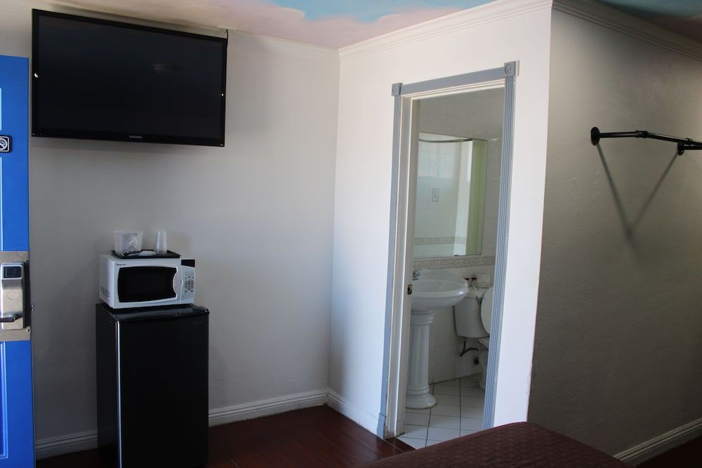 City Center Motel Basic Room, 1 Queen Bed 16