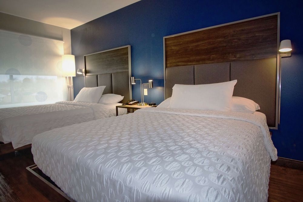 Room, 2 Queen Beds, Accessible, Bathtub (Mobility & Hearing)