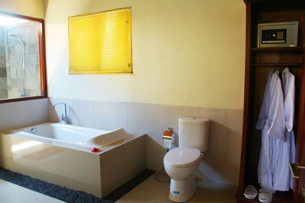 Sea Terras Suite And Luxury By Ozz Group Deluxe Double Room with Bathtub 4