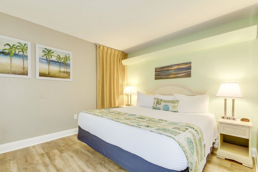 Classic Condo, 2 Bedrooms, Balcony, Oceanfront