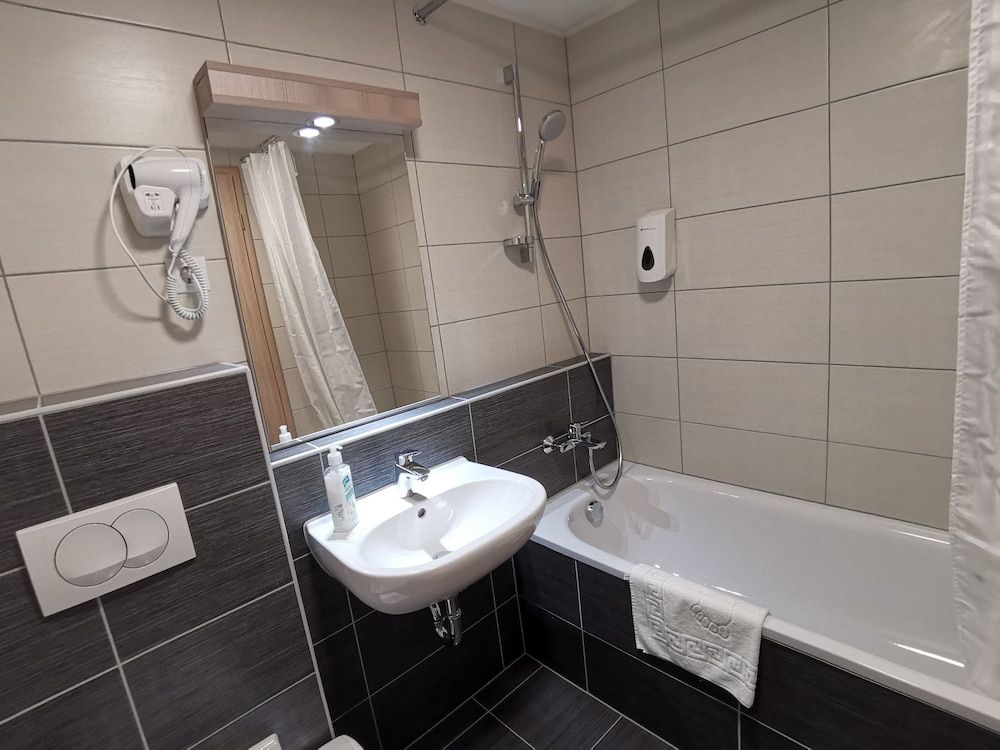 Corvin Holiday Apartment Hotel Triple Room 10