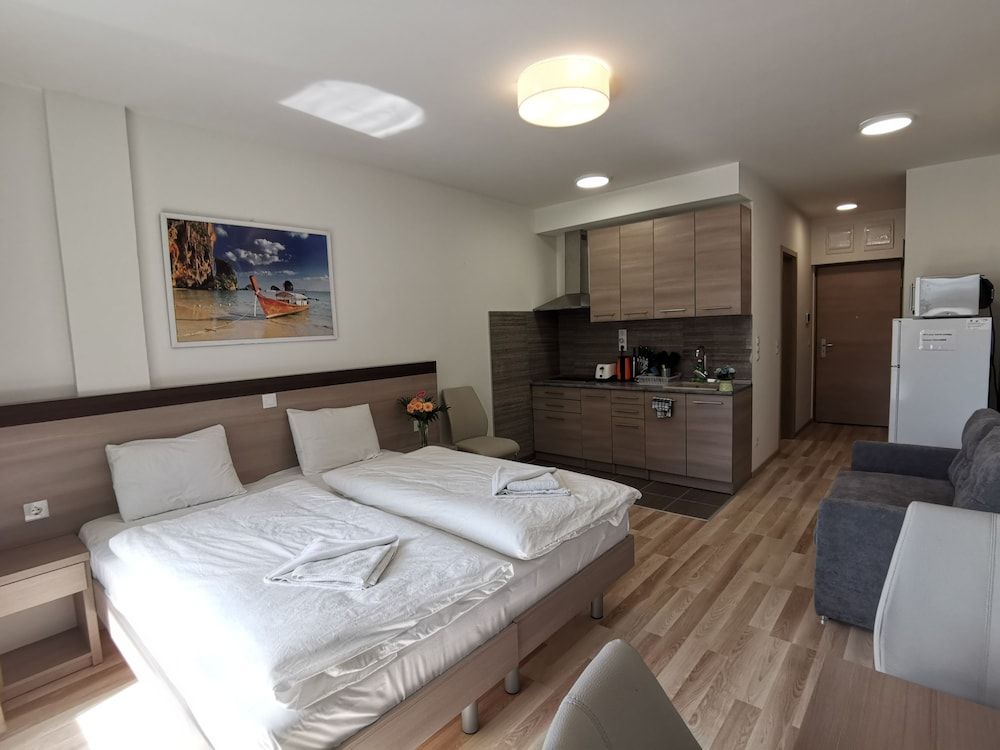 Corvin Holiday Apartment Hotel Triple Room 4