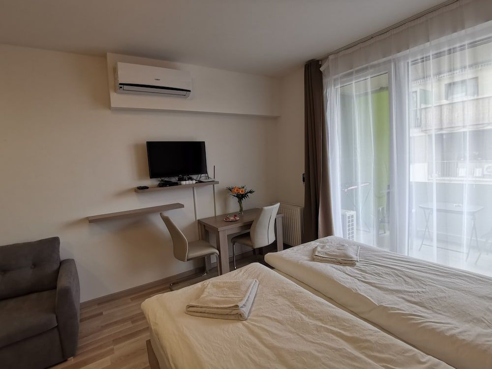 Corvin Holiday Apartment Hotel Triple Room 7