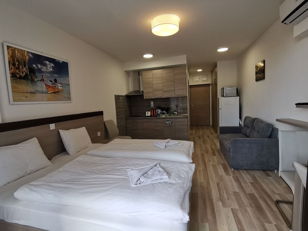 Corvin Holiday Apartment Hotel Triple Room 2