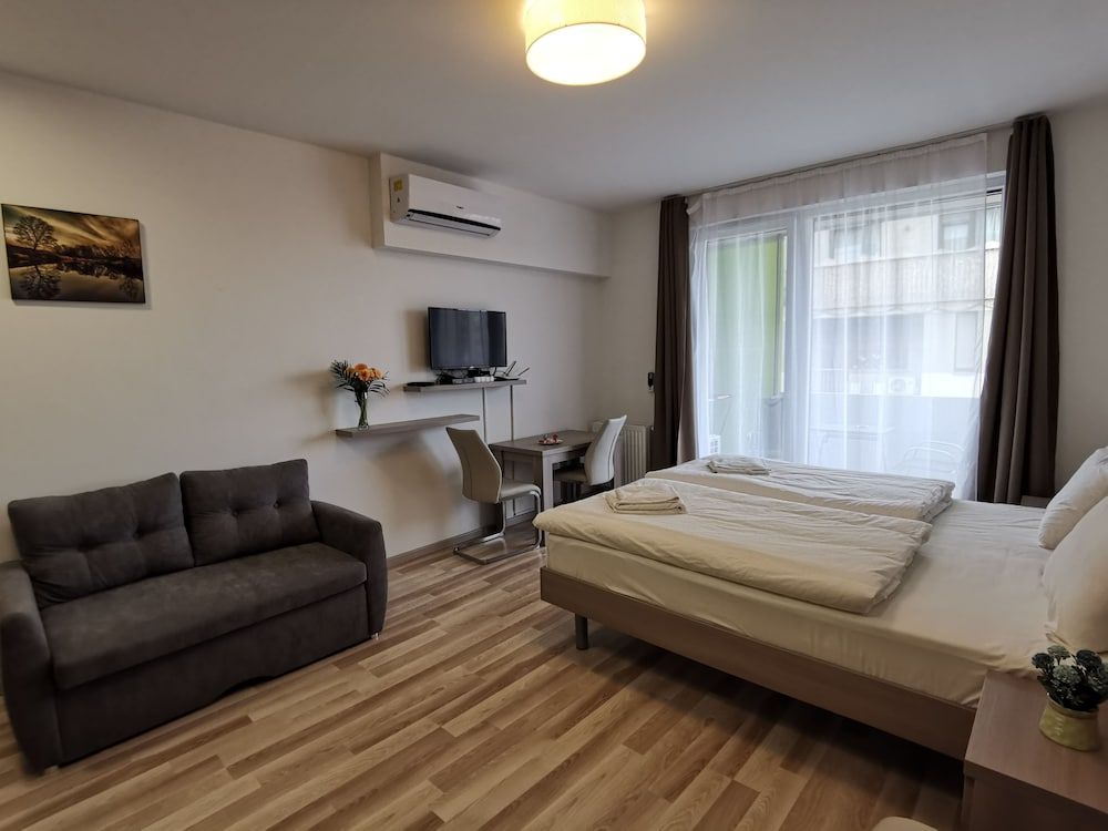 Corvin Holiday Apartment Hotel Triple Room 6