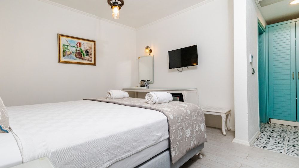 Avlu Alacati Butik Otel Economy Double Room, 1 King Bed (Bodrum Kat) 2