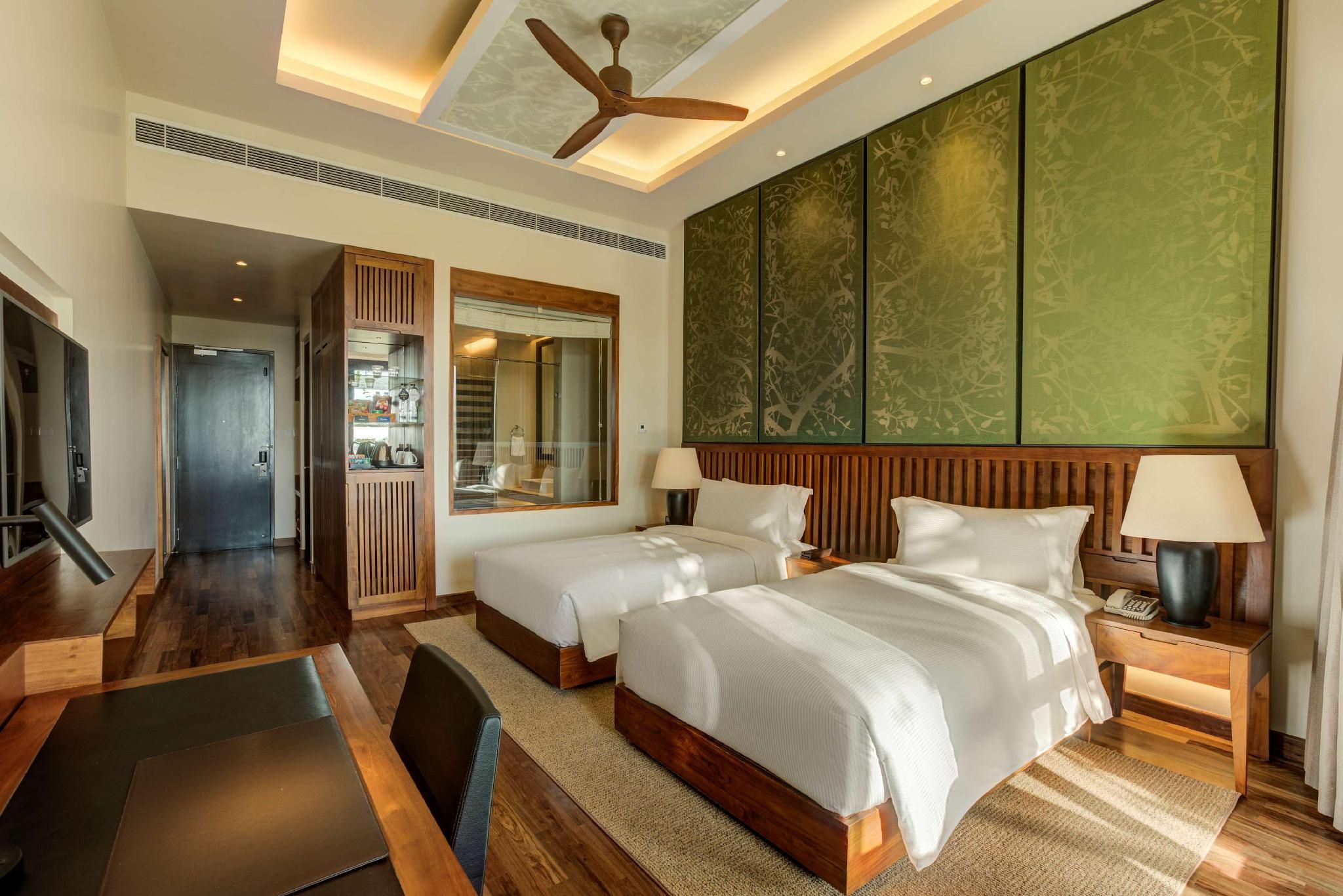 Twin Deluxe Room with Balcony