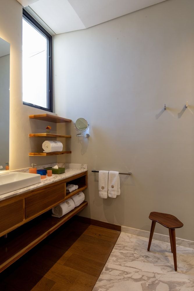 Central Hotel Boutique Deluxe Double Room, 2 Queen Beds 4