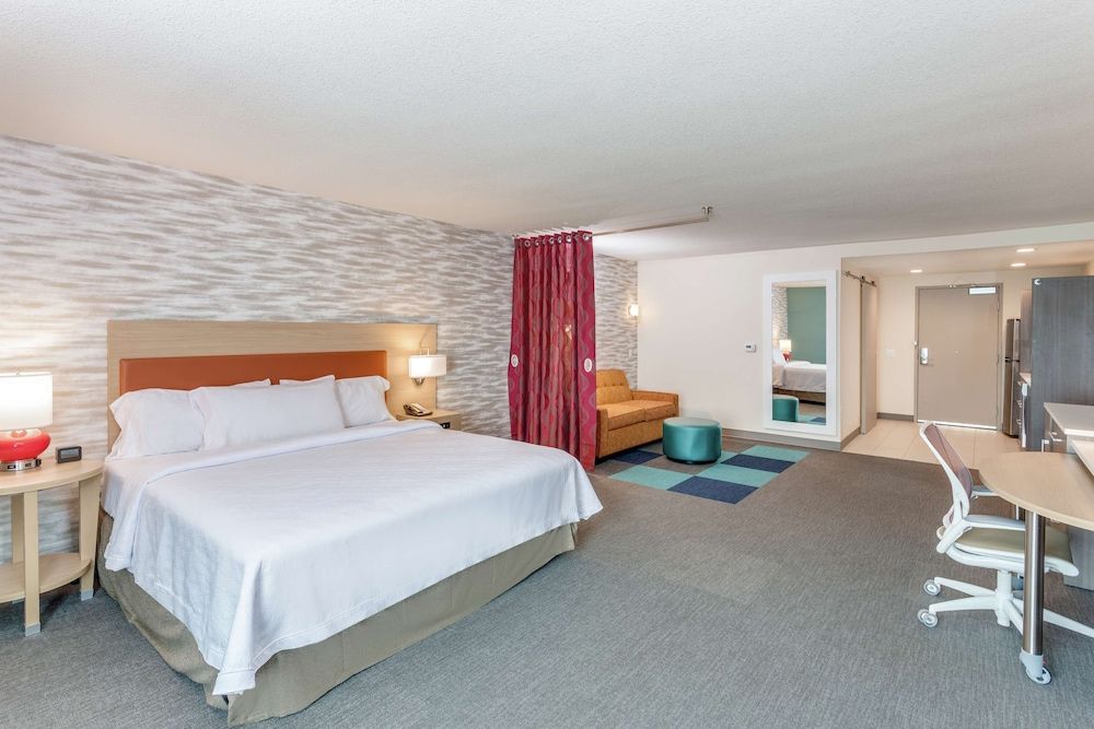 Studio, 1 King Bed, Accessible, Bathtub