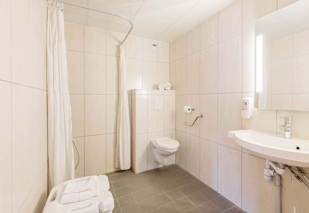 B&B HOTEL Colmar Expo Double Room, Mobility Accessible 2