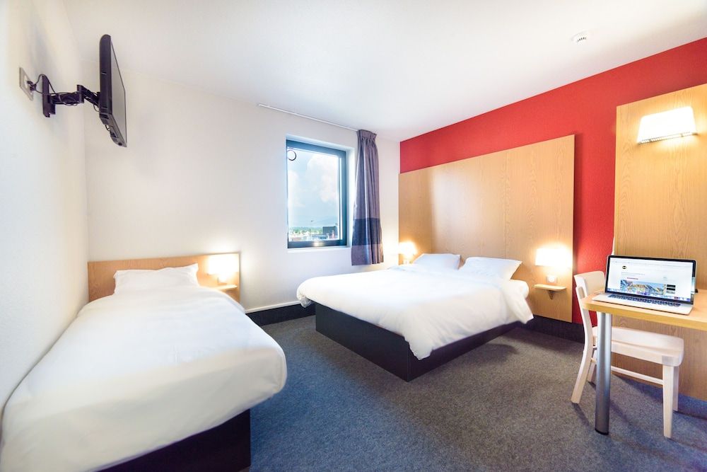B&B HOTEL Colmar Expo Triple Room 2
