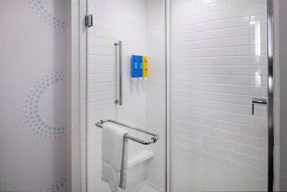 undefined Tru By Hilton Omaha I-80 at 72nd Street, NE 8