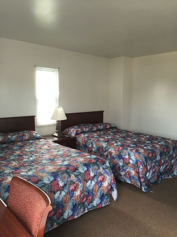 Point 1 Motel Standard Room, 2 Double Beds 2