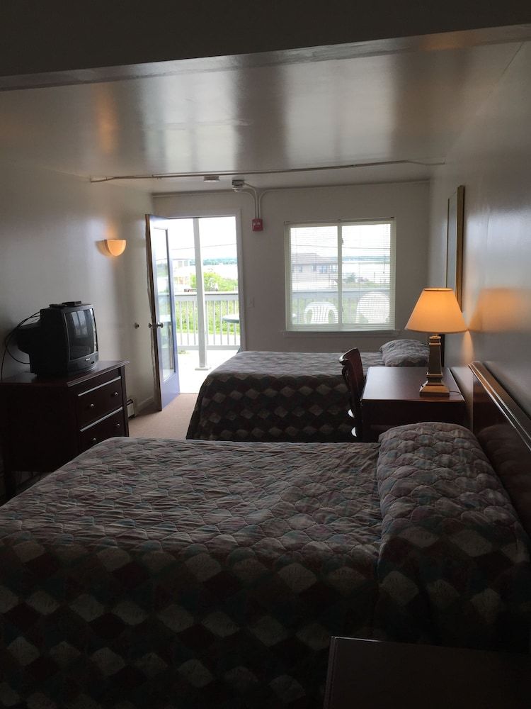 Point 1 Motel Standard Room, 2 Double Beds 4