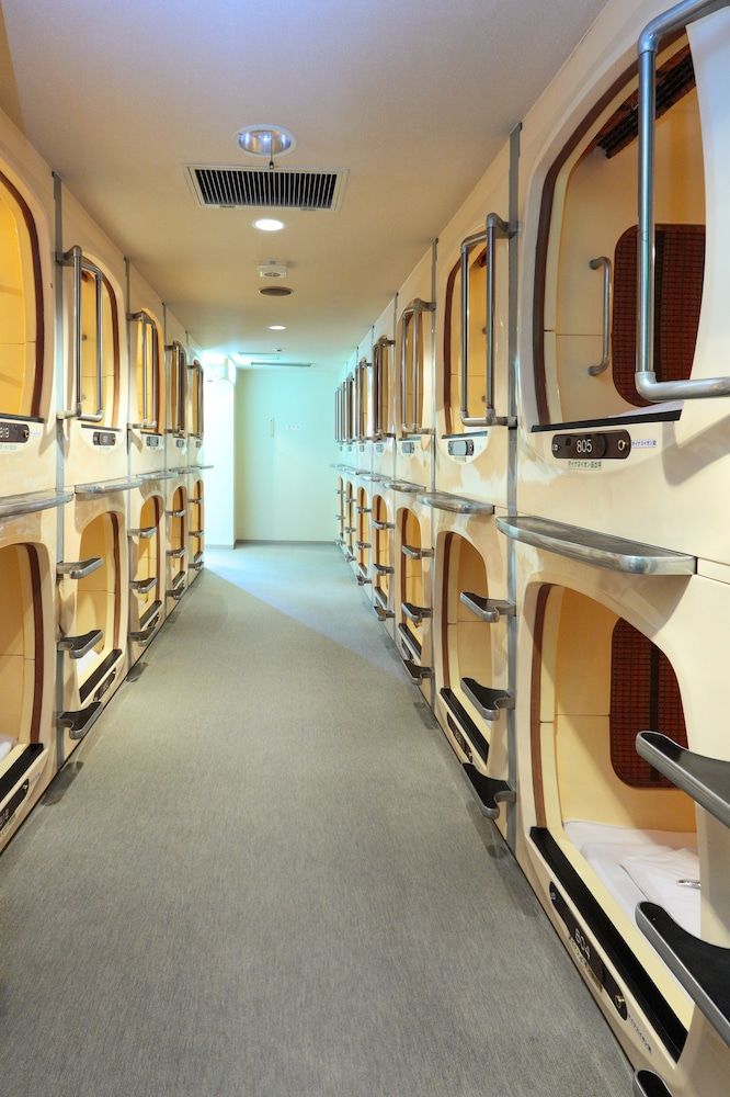 Lower Capsule Room with Outlets for Charging (Men only)