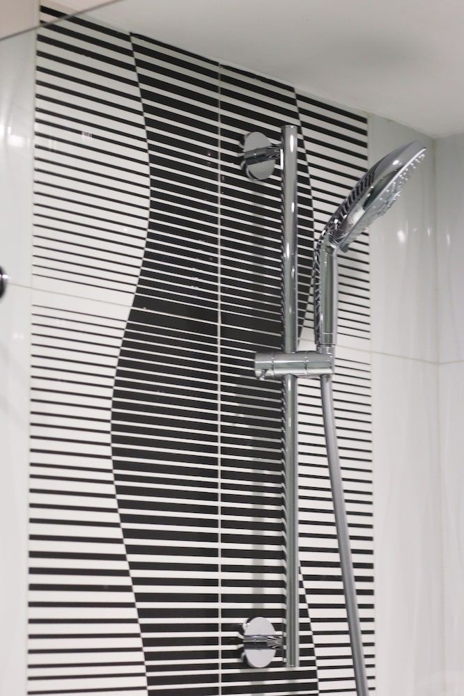 ONOMO Hotel Waterfront Room, 1 Queen Bed (Cabin) 5