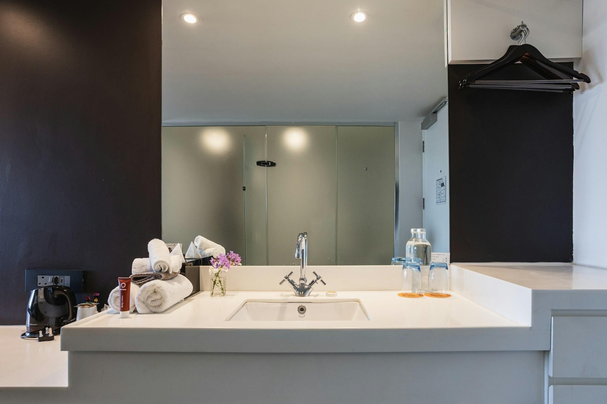 ONOMO Hotel Waterfront Cabin Queen Room 11