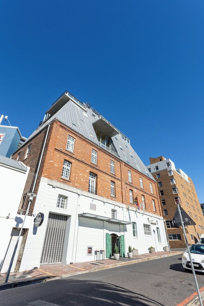 undefined ONOMO Hotel Waterfront 3