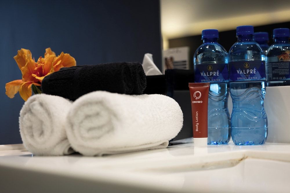 ONOMO Hotel Waterfront Room, 1 Queen Bed (Cabin) 8